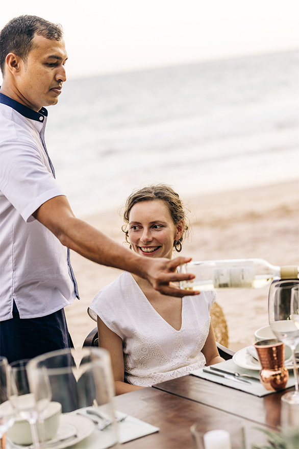 ANI Sri Lanka - Dining Beach Dinner with guests