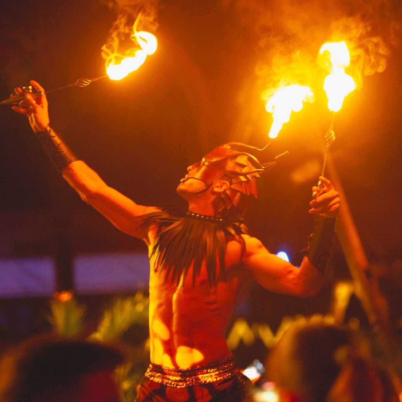 ANI Thailand - Event - Fire-juggler Michele Gordini