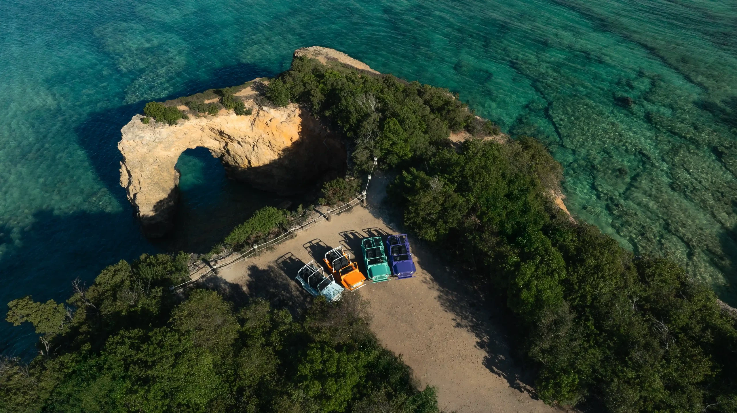 Anguilla Moke drive trip to Beach 33, fun family-friendly excursion activity from the ÀNI Anguilla resort