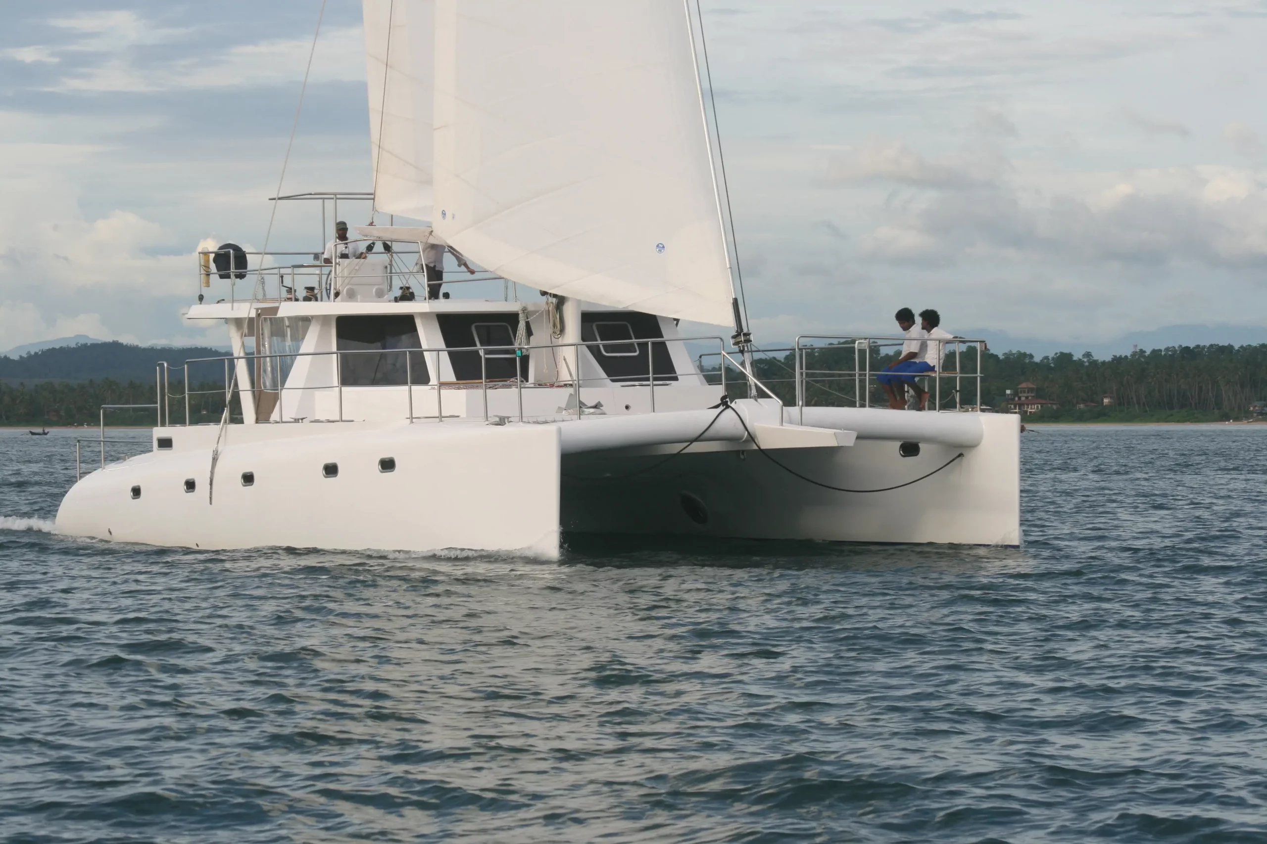 Charter catamaran in Sri Lanka, watch blue whale and dolphin from ANI private resort
