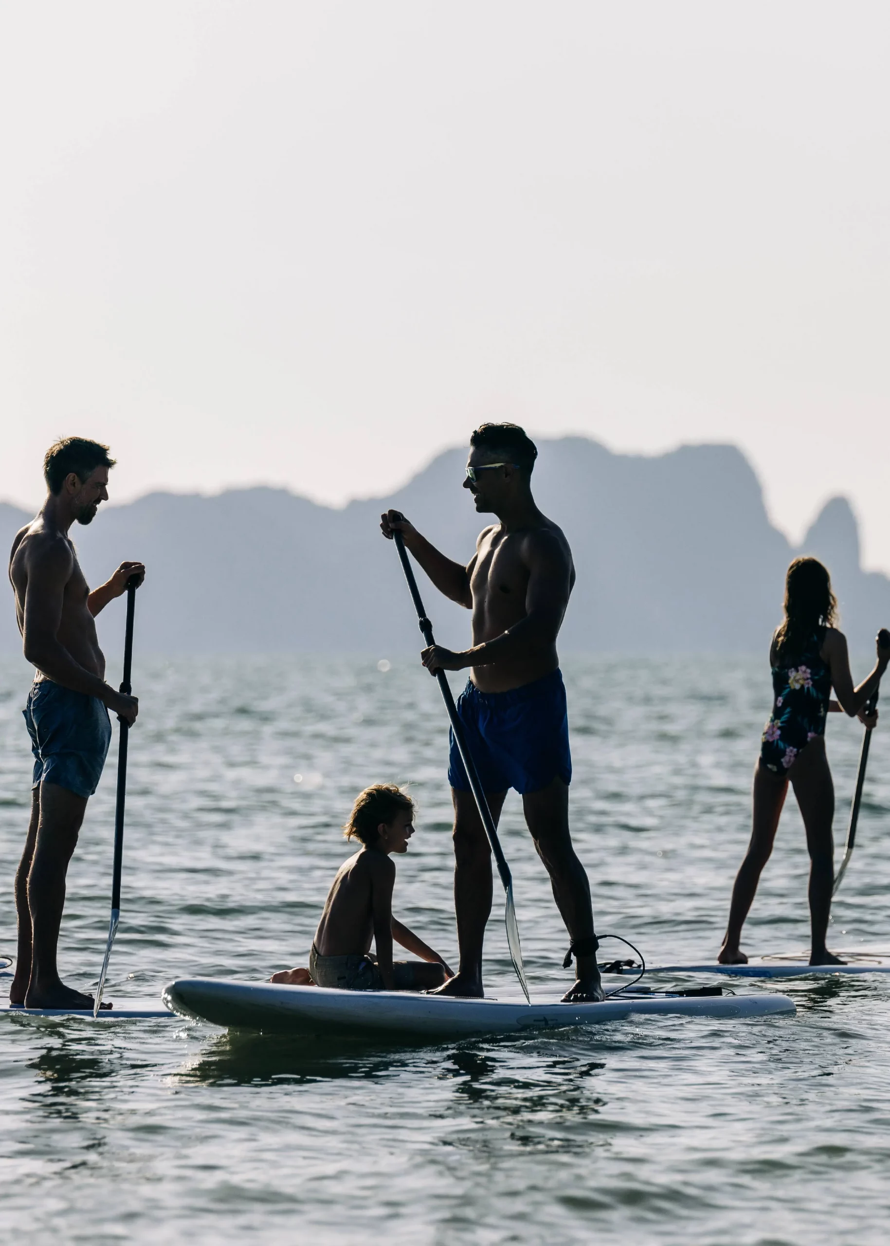 Ani-Thailand_guest_privileges_pre_dinner_drinks