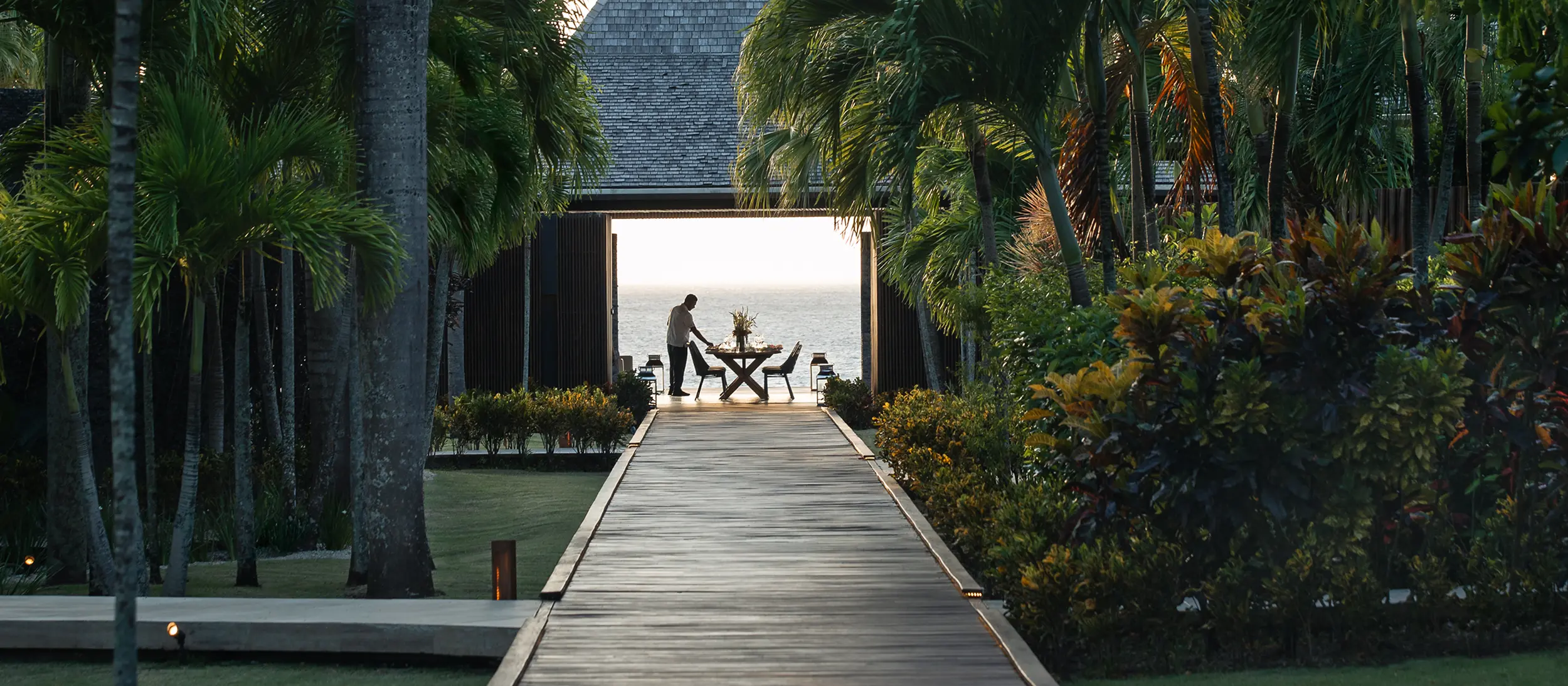 Ani-Thailand_Dining_Beach_Dinner